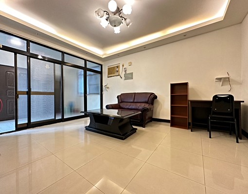 三民國小旁~公寓三樓裝潢三房 - Image 1