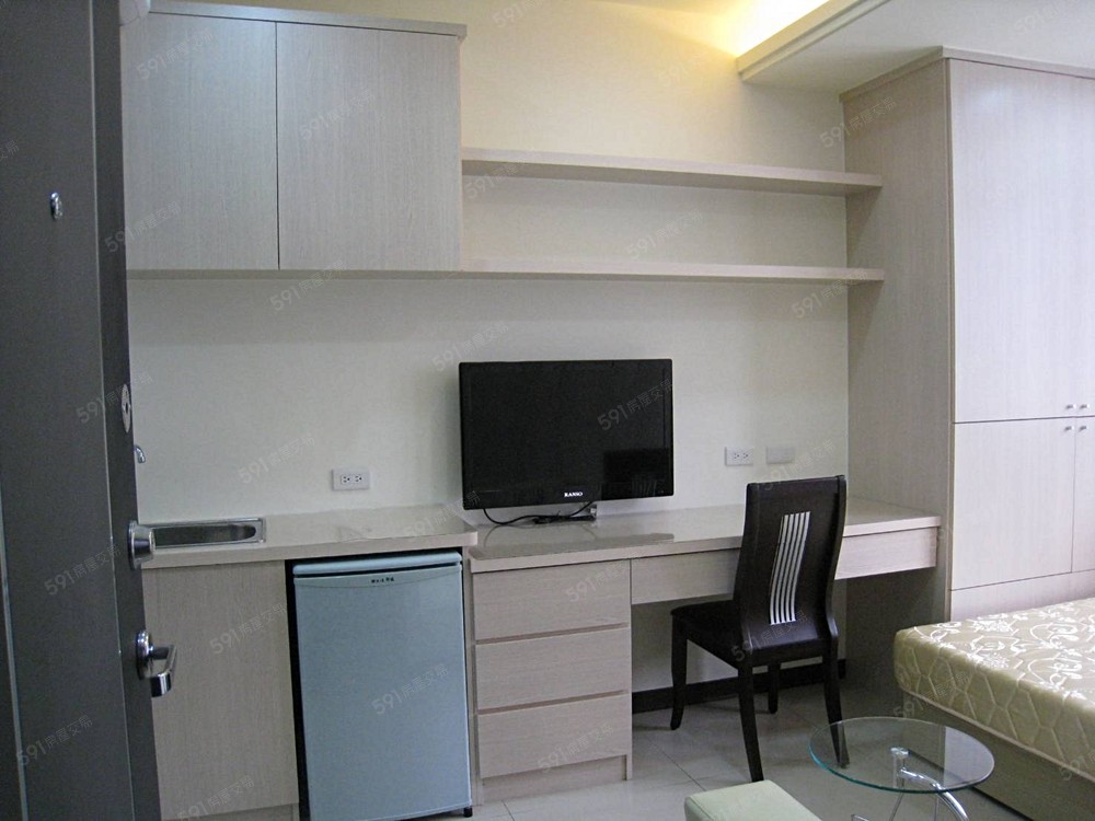 化妝台、收納台、電視