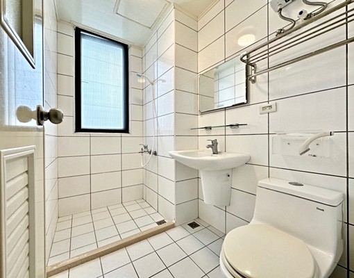 爬一下超美💖小資首選可租補大面窗採光衛浴窗💖大空間 - Image 9