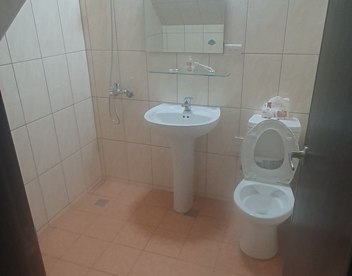 近台中世貿透天6房大空間 - Image 1