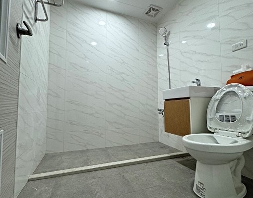 美樂~港墘*近內科採光三房*雙衛浴*有陽台*租補可議 - Image 6