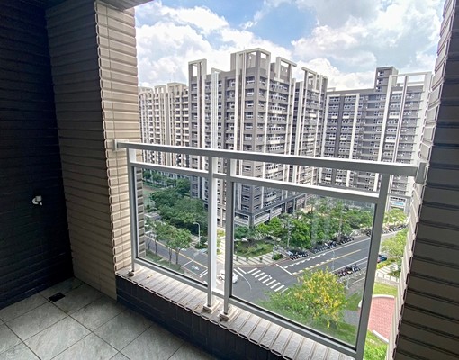 免仲介費可租補/超級城市2+1房/平面車位可租 - Image 11