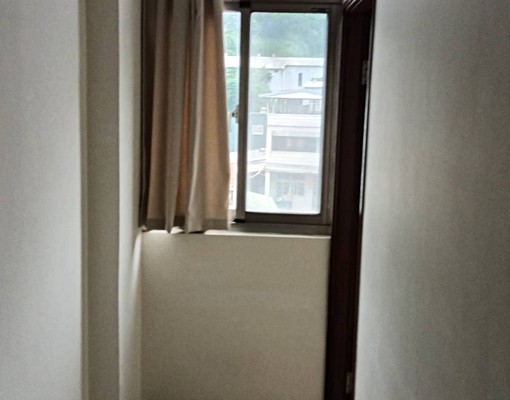 門口即有公車站牌便利商店接近渡船頭鬧區 - Image 6