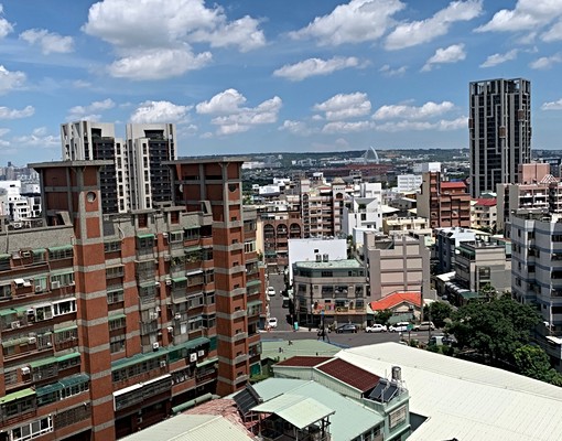 中央公園愛買商圈全新大樓 - Image 3