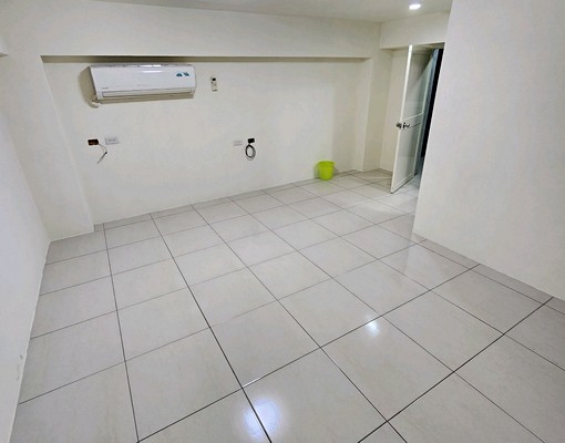 礁溪全新大套房，汽車車位一個（免費）一個皮箱可入住。 - Image 1