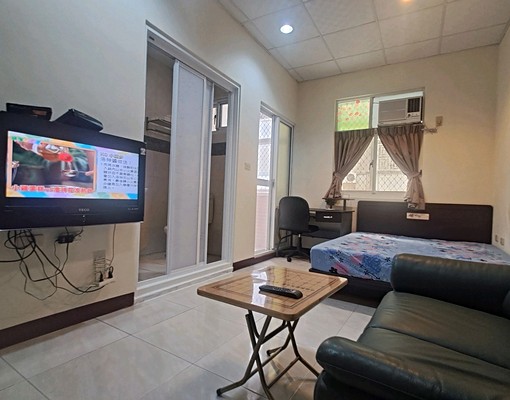 近成大火車站優質套房可租補浴室有窗有陽台 - Image 3