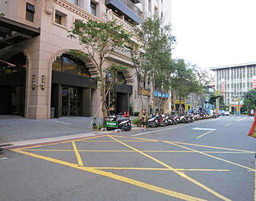 電梯屋近三民捷運站有對外窗單獨曬衣窗戶住戶單純 - Image 1