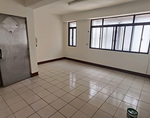 精忠街新整理整層公寓 - Image 1