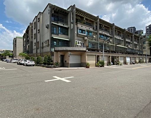 近南山廣場❤裝潢透天6房-有車庫 - Image 1