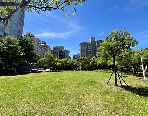 公教住宅三房兩衛坡平車位格局方正通風採光旁邊是運動中心游泳池 - Image 9