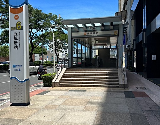 五塊厝捷運站陽台套房可租補可報稅 - Image 1