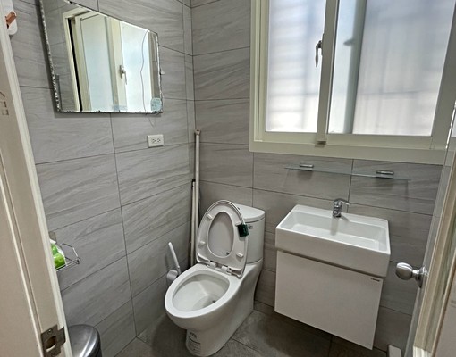 D社宅/後站超美透天門口可停車/可租補 - Image 5