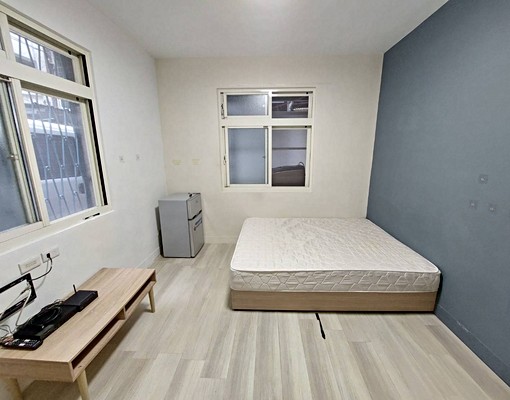 一樓獨立進出，可租補可貓，獨立陽台洗曬衣 - Image 2