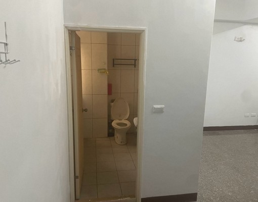 大樓有電梯及免費用水近快速道路 - Image 2