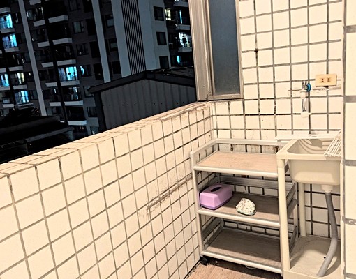 小港中安路電梯陽臺溫馨套房一卡皮箱入住 - Image 8