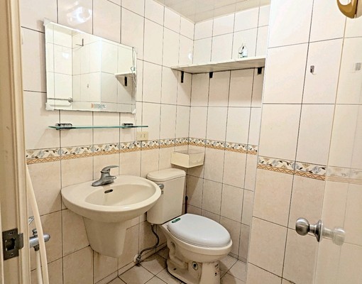 小港中安路電梯陽臺溫馨套房一卡皮箱入住 - Image 6