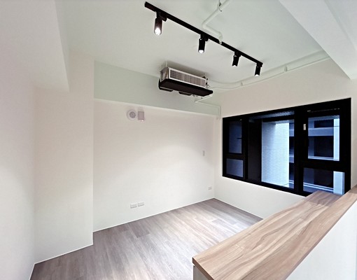 A18青埔高鐵美裝商辦含車管。可營登 - Image 4