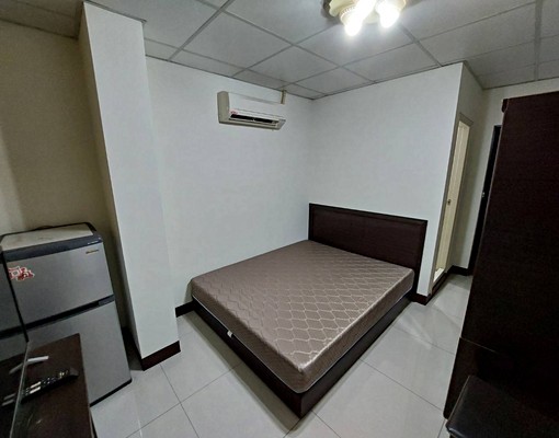 生活機能佳市場邊多線公車經過,麥當勞對面 - Image 7