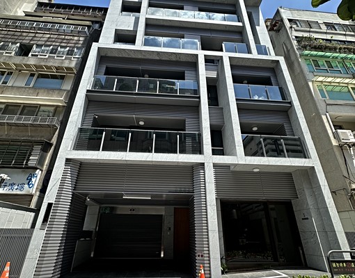 東區名人巷新蓋大樓機械平面車位出租 - Image 1