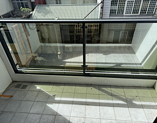整層16坪住家式套房民生路上近火車站 - Image 3