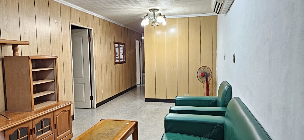 客廳.變頻式大噸數冷氣,沙發椅電視櫃.