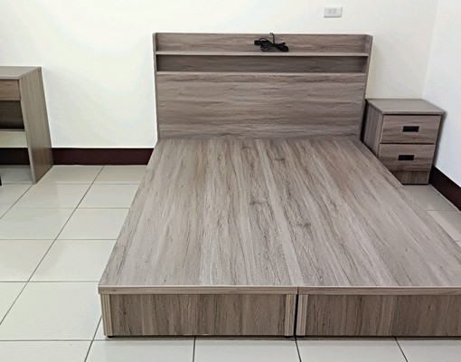 文化街與四維商圈2房加頂樓空問超大 - Image 1