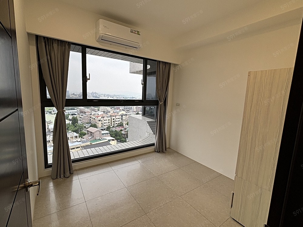 次臥採光也非常明亮