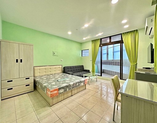 超美大套房/超大美陽台/獨洗獨曬/密碼鎖門/機車位/子母車 - Image 1