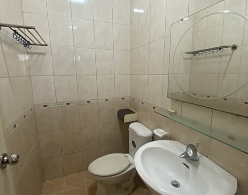 輕屋齡近74號旁整棟四樓透天店面 - Image 2