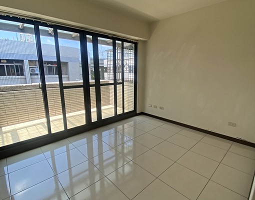 輕屋齡近74號旁整棟四樓透天店面 - Image 13