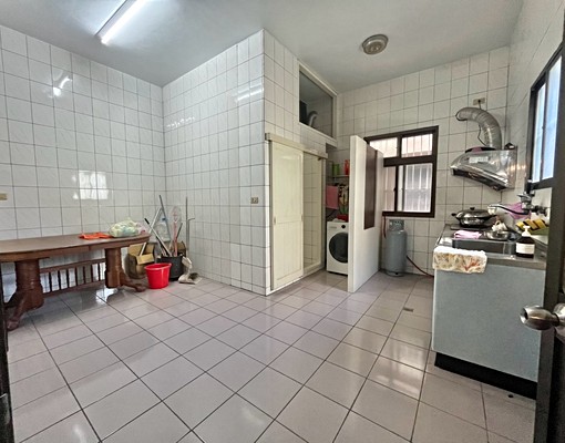 近三元市場三鶯捷運線透天整層大套房 - Image 6