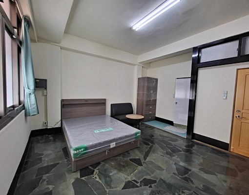 潭子火車站旁~大套房/雅房數間(限女性) - Image 1