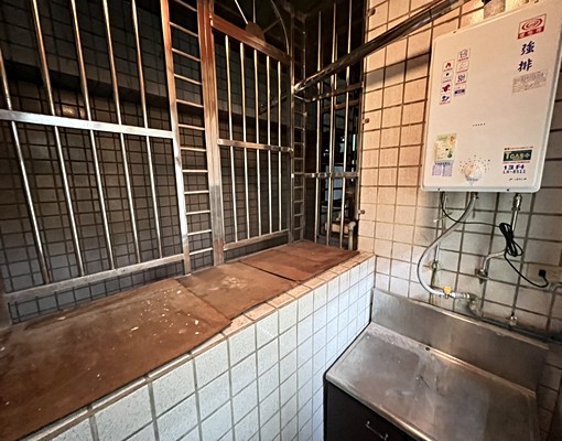 電梯三房＊屋況乾淨＊四維夜市＊光華國小＊鴻金寶＊房間皆有窗 - Image 9