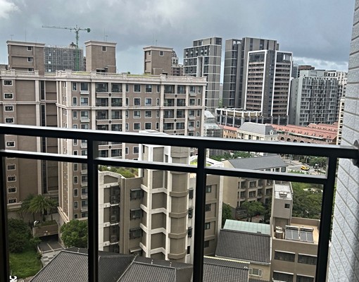 全新成屋,一卡皮箱 - Image 1