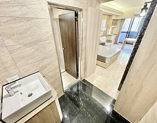 高級質感裝潢🔥可雙租補🔥有陽台電磁爐 - Image 2