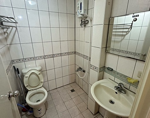 金山街後段採光佳大套房CP值高無電梯 - Image 5