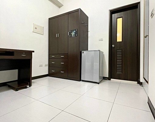 個人洗衣機，室內機車位，近南應大 - Thumbnail 3