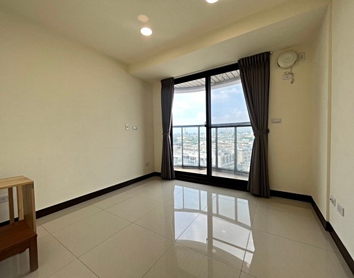 近仁武國小,三房兩衛空屋含平車,可租補 - Image 1