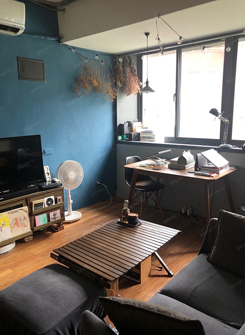 客廳(飛利浦42吋電視,hitachi變頻分離式冷暖氣)