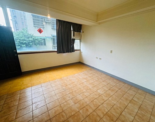 蘆洲學區住宅黃金商圈 - Image 1