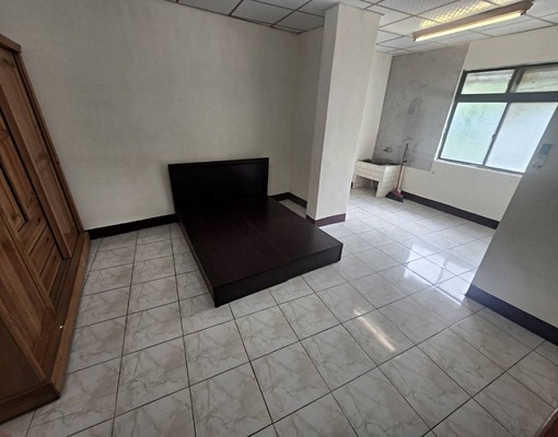 經國三廠稀有採光大套房 - Image 3