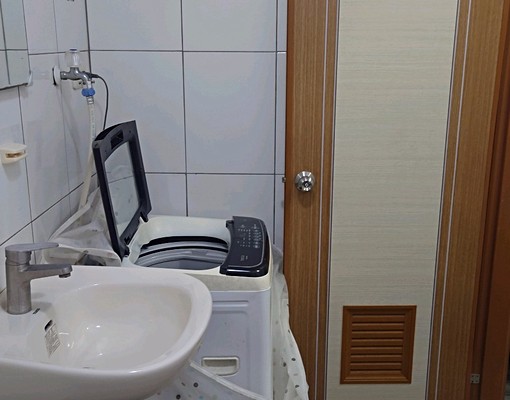 有獨立洗衣機~光線充足屋內廁所都有對外窗 - Image 5
