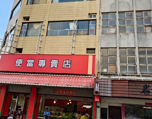 降價澎湖馬公整棟三角透天店面出租六月可帶看 - Image 1