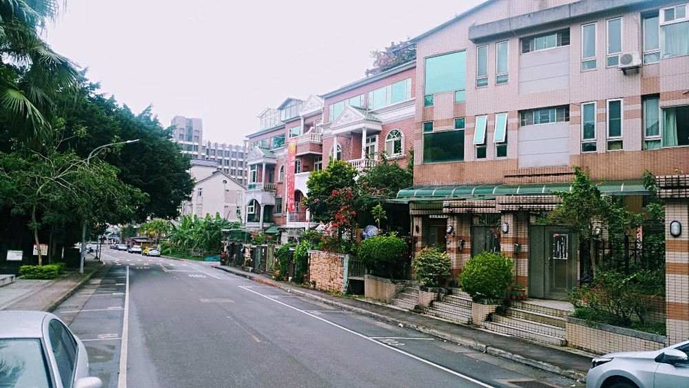 內湖四期重劃區就是這樣好停車
不論何時回來路邊一定有車位可停