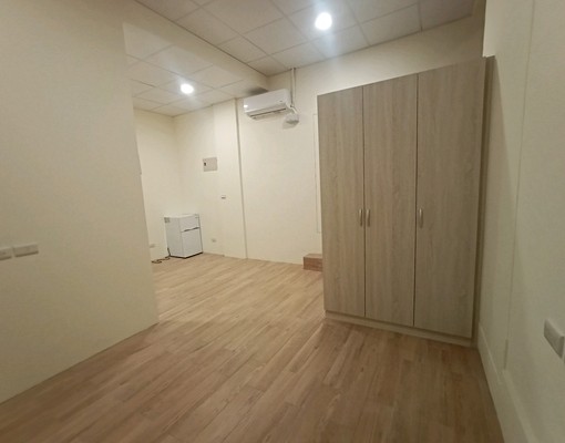 新莊廟街米市巷,近新莊捷運站,全新裝修附家電傢俱,可租屋補助 - Image 1