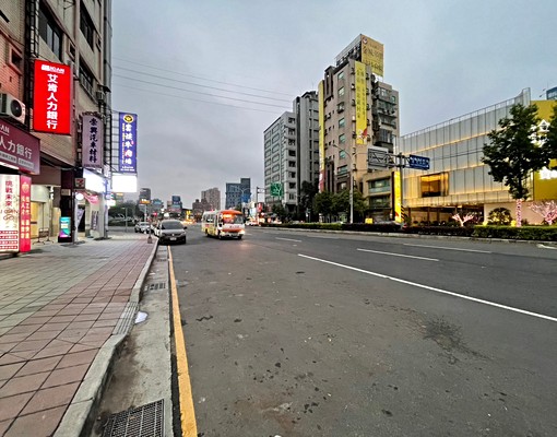 近捷運~免管理費~傢俱齊全~優質套房 - Image 7