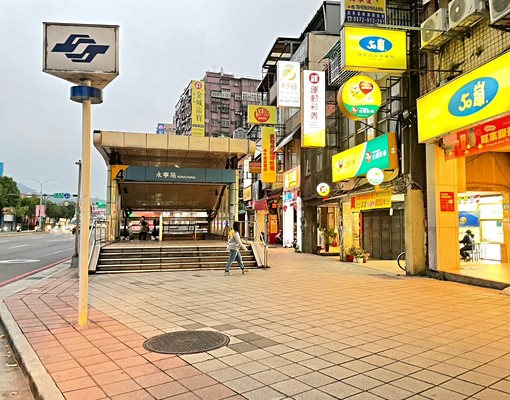 近捷運~免管理費~傢俱齊全~優質套房 - Image 8