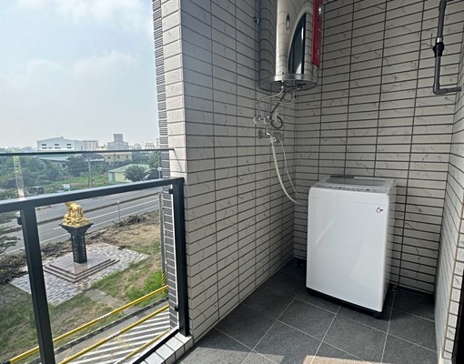 全新完工電梯大樓陽光大套房 - Image 12