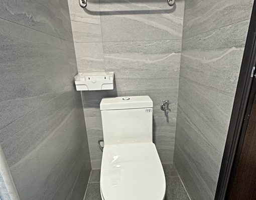 全新完工電梯大樓陽光大套房 - Image 11