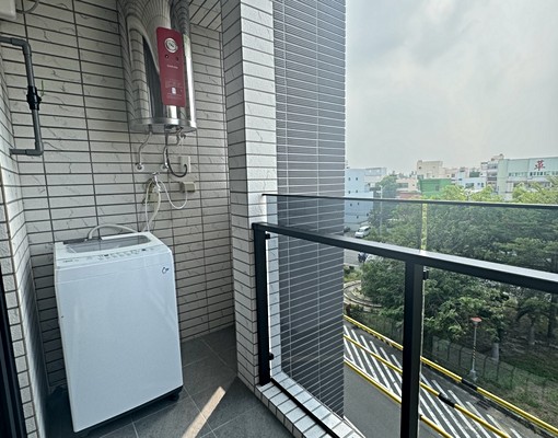 全新完工電梯大樓陽光大套房 - Image 6